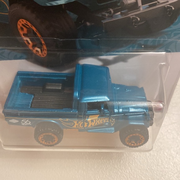 Hot Wheels 2024 56th Anniversary Pearl & Chrome Toyota Land Cruiser - Picture 2 of 4